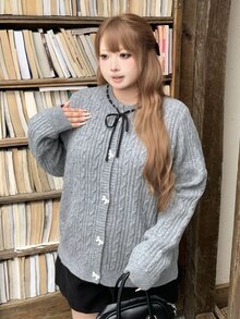 Bijouette Áo cardigan len tay dài màu xám size lớn với cổ nơ, che bụng và hông, tôn dáng cho dáng người quả lê và quả táo, phù hợp mọi size, không bó sát, phong cách Nhật Bản nhẹ nhàng cho đi làm, hẹn hò, du lịch và thư giãn - Xám - Xem 3