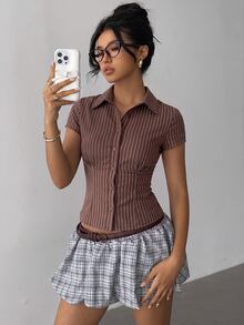 Aloruh 女款優雅通勤日常簡約百搭旅行辦公短袖收腰百褶襯衫，棕色條紋T恤，休閒簡約復古優雅通勤百搭保暖，女款秋季服飾，秋季穿搭，女款通勤穿搭，百搭上衣，外出穿搭，機場穿搭 - 白色 - 查看 3