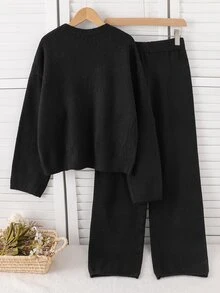 Bộ đồ casual cho thiếu nữ gồm áo len tay dài vai trễ cổ tròn thêu hoa và quần dệt kim - màu đen - Xem 2