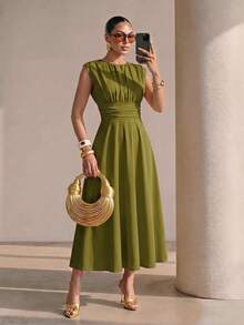 Structelle Round Neck Ruched Solid Color Waist-Cinching Long Elegant Dress - Green - View 1