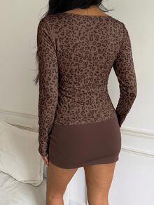 CovetEZ 女款休閒豹紋修身長袖T恤，豹紋，夏秋風格，適合日常街頭穿搭、通勤、約會、聚會，也適合夏季、度假、休閒、Y2K風格、外出、畢業典禮等場合 - 彩色 - 查看 2