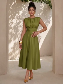 Structelle Round Neck Ruched Solid Color Waist-Cinching Long Elegant Dress - Green - View 3