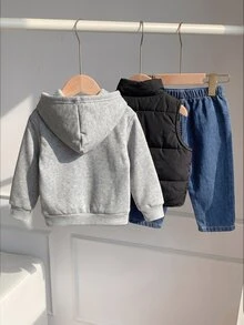SHEIN 3pcs Baby Boy Autumn/Winter Red Fleece Vest Jacket Racing Pattern White Hooded Sweatshirt Black Denim Pants Outerwear Set Infant Toddler Set Vest Set Autumn/Winter Set Racing Set - Multicolor - View 2