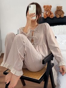 Napfluff طقم بيجامة نسائي منسوج بطبعة مربعات وألوان متباينة مع كشكشة وأكمام طويلة وبنطال طويل - كاكي - مشاهدة 5