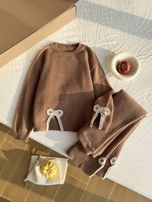 SHEIN طقم كنزة من قطعتين للفتيات المراهقات، كنزة صوفية محبوكة بياقة دائرية وأكمام طويلة بنقشة فيونكة دانتيل أنيقة وجميلة، مع بنطال بقصة مستقيمة وحافة مشقوقة متعدد الاستخدامات، للخريف/الشتاء - بني - مشاهدة 5