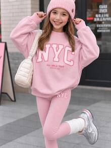 粉色極簡百搭 NYC 字母印花女童休閒抓絨圓領套頭衛衣與內搭褲 2 件套，新款適合秋冬日常、外出、校園、運動，隨性時髦美式街頭甜酷風 - 白色 - 查看 3