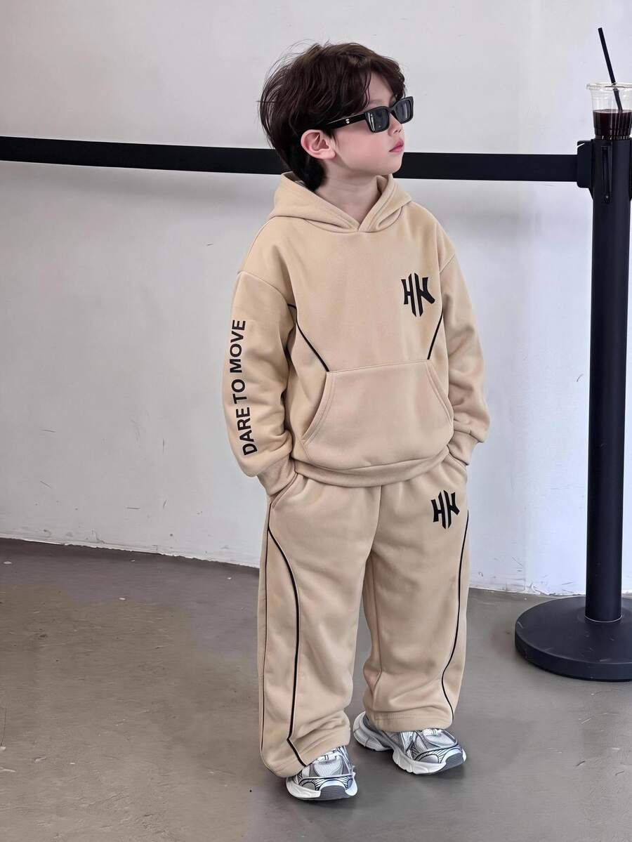 SHEIN 兒童青少年男孩休閒運動嘻哈風卡其色連帽衛衣與慢跑褲套裝，適合秋冬、學校、家庭聚會、度假派對，秋季穿搭，冬季穿搭，男孩套裝 - 卡其色 - 查看 1