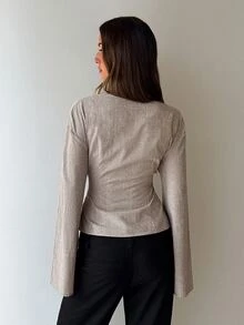 Aloruh 女款優雅V領蕾絲拼接收腰修身純色抓皺長袖襯衫，女裝上班上衣，職場穿搭，外出上衣 - 卡其色 - 查看 2