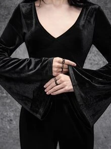 Cryptelle Autumn/Winter Black Flared Sleeve Snake Pendant Velvet Top,Women Halloween Outfit - Black - View 5