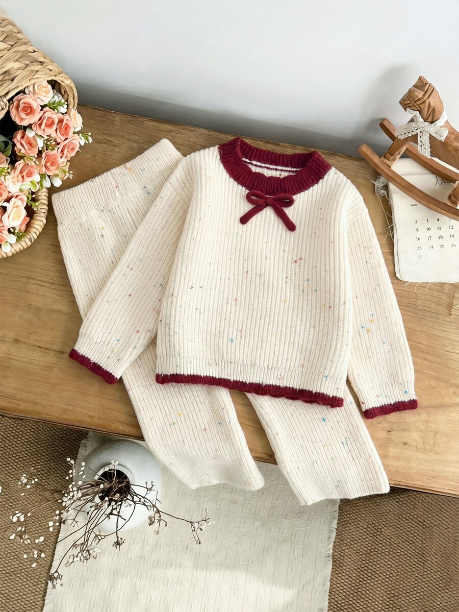 SHEIN 2件組幼女甜美紙屑針織羅紋對比飾邊蝴蝶結圓領軟綿毛衣套裝,兩件式褲裝套裝,適合秋冬聖誕 - 白色 - 查看 1