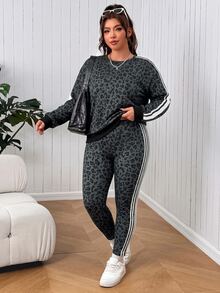 SHEIN EZwear طقم قطعتين مقاس كبير: سويت شيرت بأكمام طويلة بطبعة نمر وبنطلون مخطط بتصميم كتل لونية - بني مخاوي - مشاهدة 7