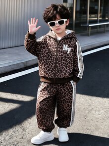 男童時尚豹紋條紋夾克外套搭配長褲，適合日常休閒、街頭、校園及多種場合，秋冬外套套裝，男童套裝 - 棕色 - 查看 1