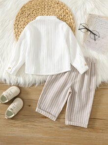 SHEIN 男嬰刺繡細節紋理針織小立領上衣與直條紋長褲套裝 - 卡其色 - 查看 2