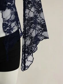 SHEIN ICON 女款時尚黑色V領蕾絲上衣，飄逸喇叭袖性感上衣 - 藏蓝色 - 查看 4