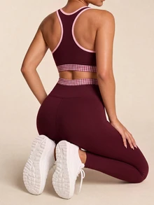 SHEIN BAE طقم رياضي نسائي من توب بدون أكمام بتصميم مربعات ورقعات مع ليقنز - عنابي اللون - مشاهدة 5
