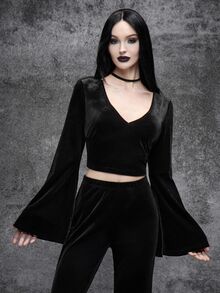 Cryptelle Autumn/Winter Black Flared Sleeve Snake Pendant Velvet Top,Women Halloween Outfit - Black - View 4