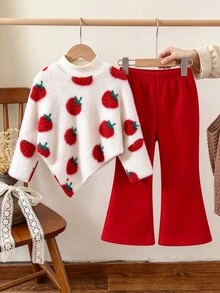 SHEIN 2件組女孩秋冬T恤與長褲套裝，草莓極地絨布料，半高領，不對稱下擺，長袖上衣搭配紅色純色喇叭褲，柔軟舒適，甜美可愛童趣風格，適合日常穿著、學校、外出、度假、派對、聖誕節、開學季 - 紅色 - 查看 7