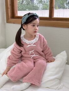 Dazy Kids Bộ đồ mặc nhà bé gái gồm áo ren phối mảnh và quần dài lông xù - Màu Hồng baby - Xem 1
