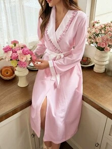 Snug Reverie رداء نسائي بطبعة مخططة وأكمام طويلة، بأسلوب منعش، مزين بحافة دانتيل زهرية، مناسب لجميع الفصول، ملابس منزلية مريحة - وردي فاتح - مشاهدة 1