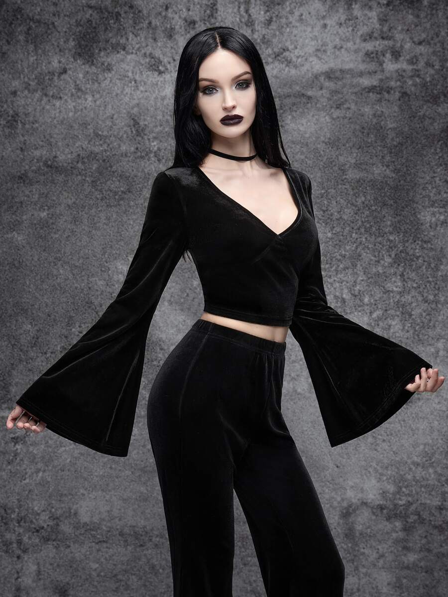 Cryptelle Autumn/Winter Black Flared Sleeve Snake Pendant Velvet Top,Women Halloween Outfit - Black - View 1