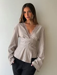 Aloruh 女款優雅V領蕾絲拼接收腰修身純色抓皺長袖襯衫，女裝上班上衣，職場穿搭，外出上衣 - 卡其色 - 查看 1