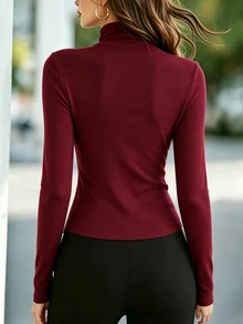 Trelyra Camiseta de cuello alto sólido con botones delanteros, cintura fruncida y ajuste ceñido - Burdeos - Ver 2