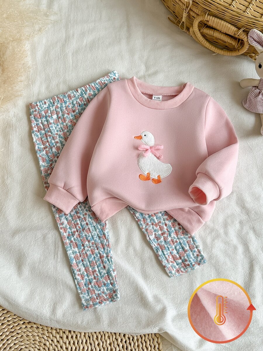 SHEIN Vintaside Kids 可愛鴨子刺繡圓領長袖衛衣與碎花長褲套裝,適合女嬰,完美適用於日常外出、公園散步、家庭旅行、早教中心課程、週末家庭聚會及幼兒園日常穿著 - 粉色 - 查看 1