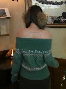 DAZY Women's Letter Pattern One Shoulder Long Sleeve Sweater - Green - View 11