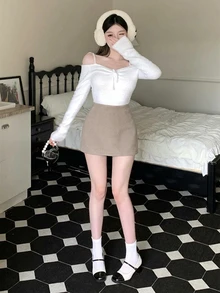 DAZY 女款純色極簡迷你裙，休閒日常穿搭，秋冬女裙 - 卡其色 - 查看 2
