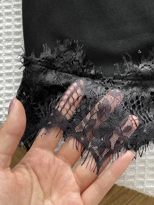 SHEIN Tween女孩童裝 春秋冬休閒優雅復古蕾絲拼接迷你貼身裙 - 黑色 - 查看 3