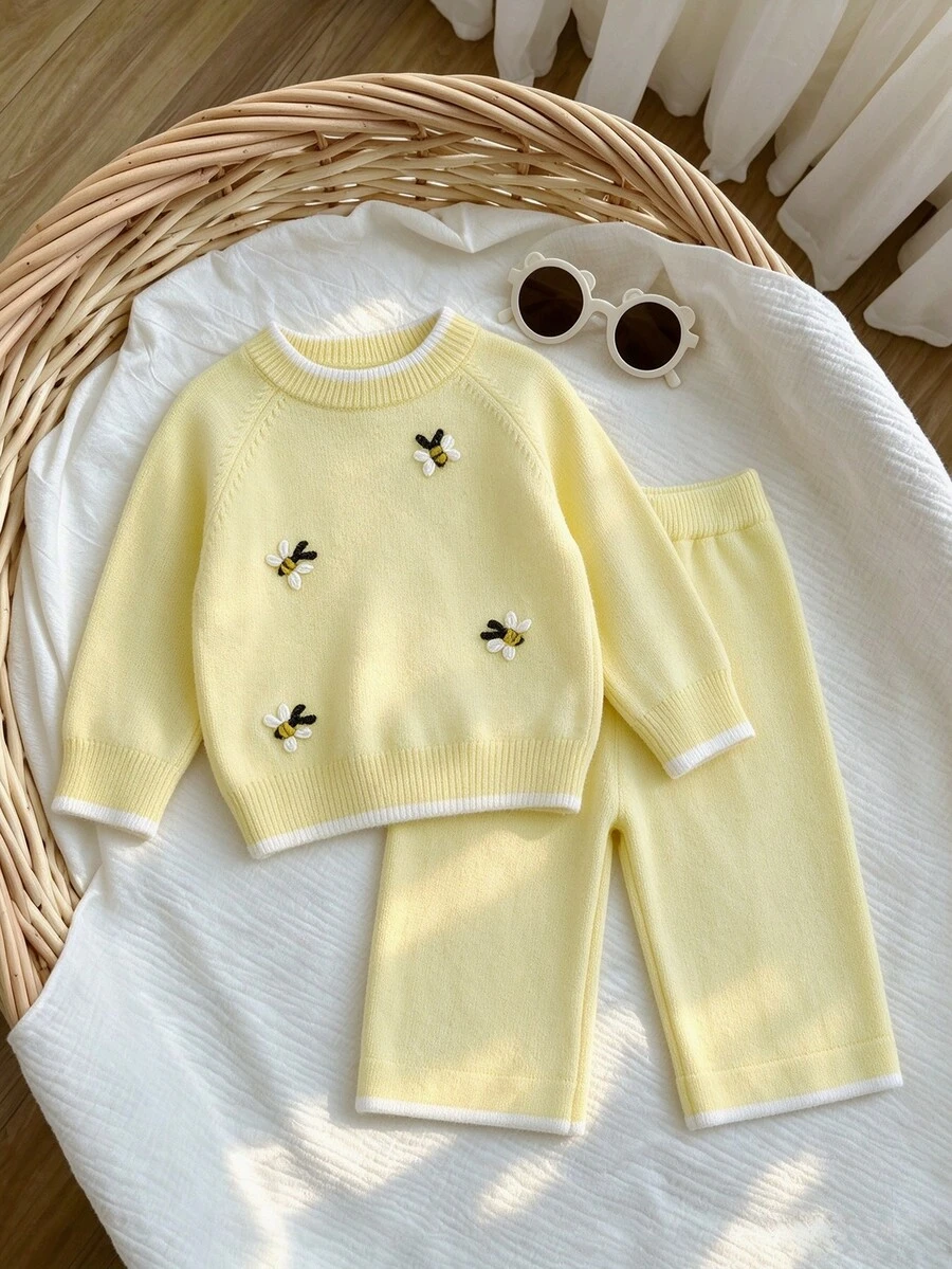 SHEIN Vintaside Kids 2件組女嬰毛衣套裝,圓領套頭毛衣搭配手工刺繡蜜蜂圖案,工藝精湛,精緻 + 針織寬腿褲,舒適柔軟,黃色蜜蜂甜美休閒優雅簡約風,適合秋冬旅行出遊派對戶外日常穿著 - 杏色 - 查看 1