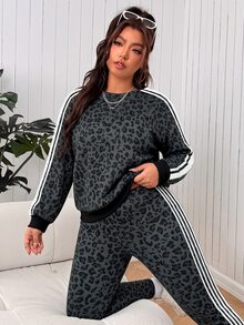 SHEIN EZwear طقم قطعتين مقاس كبير: سويت شيرت بأكمام طويلة بطبعة نمر وبنطلون مخطط بتصميم كتل لونية - بني مخاوي - مشاهدة 4