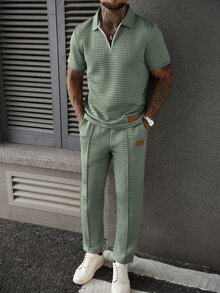 Manfinity Homme 男士夏季休閒卡其色兩件套套裝，老錢風紋理面料半拉鍊 Polo 衫與前縫線長褲套裝，度假通勤舒適穿搭 - 綠色 - 查看 4