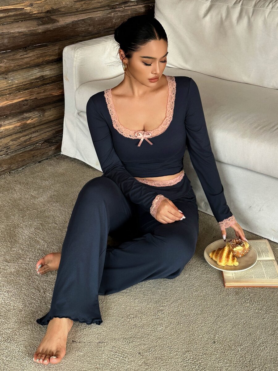 Dazy Plus Set Piyama Santai 2 Potong dengan Atasan Crop Top dan Celana Panjang Berenda Kontras - Dusty Blue - View 1