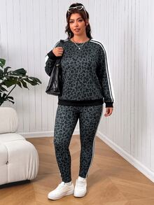 SHEIN EZwear طقم قطعتين مقاس كبير: سويت شيرت بأكمام طويلة بطبعة نمر وبنطلون مخطط بتصميم كتل لونية - بني مخاوي - مشاهدة 8