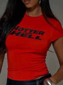 MUSERA 圖案印花 Hotter Than Hell 修身圓領短袖T恤，日常休閒可愛外出穿搭，萬聖節 Y2K 風格 - 紅色 - 查看 1