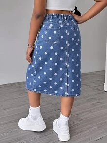 SHEIN 女童波點牛仔中長裙，復古休閒風，白色配黑色波點印花，斜腰帶設計，柔軟細緻棉質牛仔布，百搭T恤，適合返校、通勤、旅行、日常穿著 - 中等水洗藍 - 查看 2