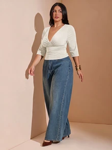 SHEIN BAE CURVE 大尺碼女款純色深V領短袖修身T恤 - 杏色 - 查看 8