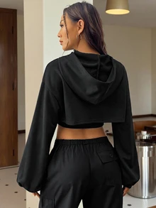 SHEIN EZwear Hoodie dan Cami Top Model Drop Shoulder Super Crop dengan Tali Serut untuk Musim Gugur/Dingin - Hitam - View 2
