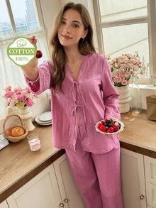 Snug Reverie طقم بيجامة نسائي من القطن 100% باللون الوردي العميق بتصميم رومانسي منعش مع رقع دانتيل وربطة أمامية - وردي - مشاهدة 2