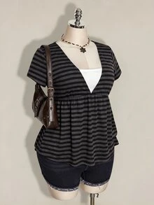 SHEIN ICON 女款大尺碼復古性感千禧風Y2K簡約休閒日常通勤街頭風黑灰條紋深V領二合一上衣 - 棕色 - 查看 5