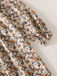 SHEIN 1件女童森系復古碎花洋裝，日常上學與外出穿搭，春/秋新款，荷葉邊立領泡泡袖百褶紋理中長洋裝 - 杏色 - 查看 5