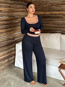 Dazy Plus Set Piyama Santai 2 Potong dengan Atasan Crop Top dan Celana Panjang Berenda Kontras - Dusty Blue - View 5
