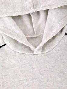 SHEIN Coolqubz 1件青少年連帽衛衣，柔軟舒適面料，易穿脫，適合秋冬、戶外、運動、學校及各種場合，男童灰色經典連帽衛衣，大前口袋，時尚印花設計，寬鬆版型，青少年必備熱銷衛衣 - 淺灰色 - 查看 3