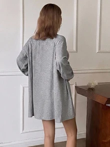 DAZY Bộ đồ ngủ 3 món gồm áo hai dây viền ren trơn, quần short và áo choàng - Xám - Xem 2
