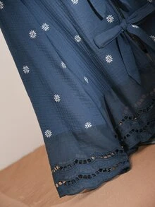 CosyJoli 大尺碼刺繡花卉圖案雷射切割拼接前綁帶上衣 - 杏色 - 查看 6
