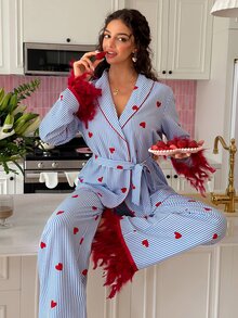 SweetSlumber طقم بيجامة بطبعة خطوط وقلوب مع ياقة شال وحواف متباينة وأساور فرو وحزام - متعدد الألوان - مشاهدة 4