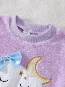 SHEIN 2件組女童幼兒可愛卡通雲朵月亮貼布長袖上衣與長褲 秋冬保暖舒適刷毛休閒家居睡衣 紫色與白色 - 淡紫色 - 查看 5