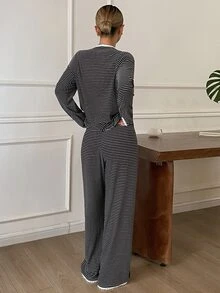 DAZY طقم ملابس نوم نسائي 2 قطعة/مجموعة، تي شيرت فضفاض بأكمام طويلة مع دانتيل وتصميم مخطط ومرقع، وبنطلون بيجامة طويل بقصة مستقيمة - رمادي غامق - مشاهدة 2