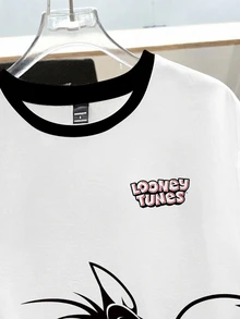 Manfinity LOONEY TUNES X SHEIN 男士字母卡通印花圓領休閒短袖T恤，適合日常休閒穿著 - 白色 - 查看 3